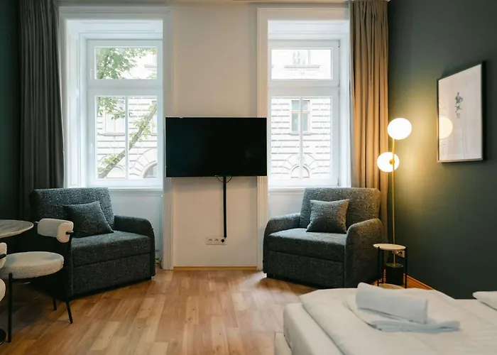 Comfy For 2-4 Quiet & Close To Metro